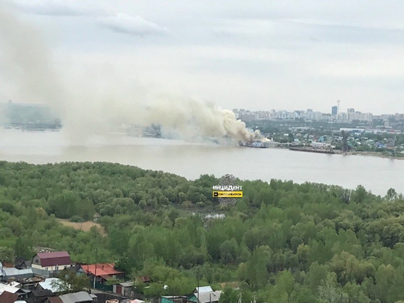 Загорелся бетонный завод. Новосибирск в дыму 2022. В Люберцах горит бетонный завод-4.