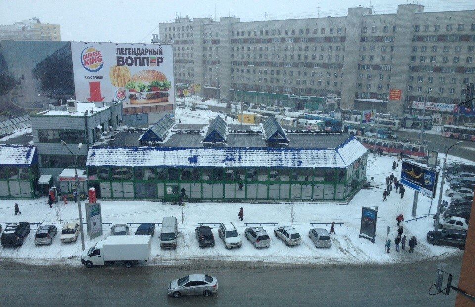 Площадь маркса фото. Площадь Маркса Новосибирск 2000 год. Площадь Карла Маркса Новосибирск рынок. Площадь Маркса Новосибирск 90-е. Вещевой рынок на площади Маркса Новосибирск.