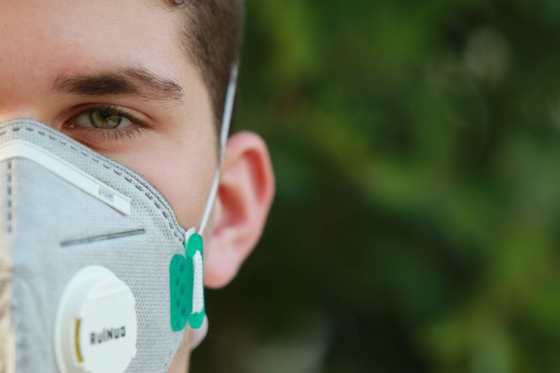 Вирусолог Сергей Нетесов рассказал, какие маски лучше всего защищают от COVID-19