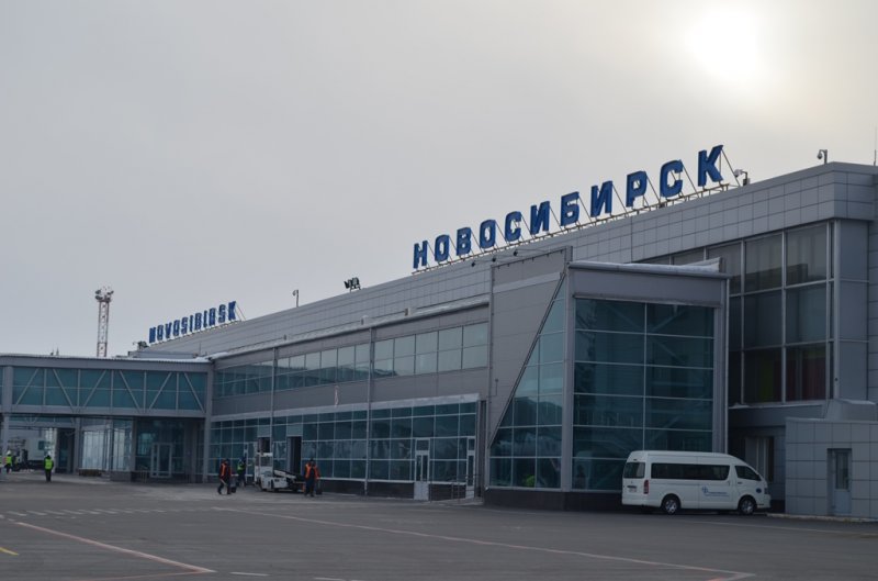 Аэропорт новосибирск номер телефона. Старый аэропорт Толмачево. Аэропорт Новосибирск 2023. Старый аэропорт Новосибирск Толмачево. Аэропорт Толмачево 2000 год.