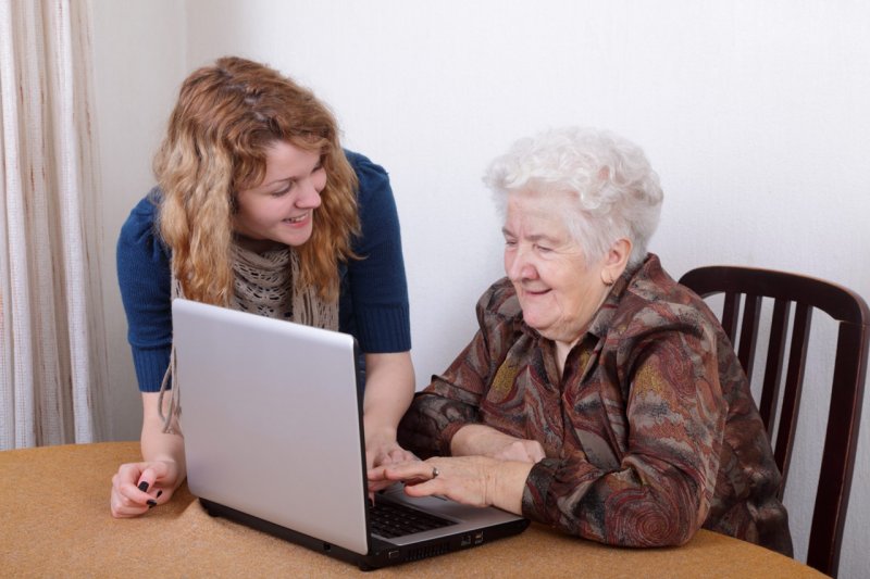 Проблемы пожилых людей: как помочь близким справиться со старением