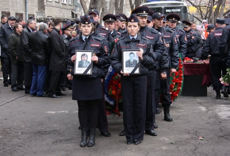 Кировский отдел полиции. Погибшие сотрудники полиции. Похороны сотрудника полиции. Прощание с полицейскими. Погиб сотрудник полиции.