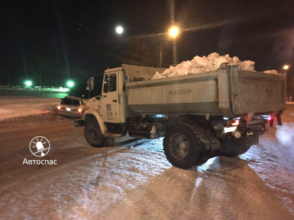 дтп грузовик со снегом.jpg