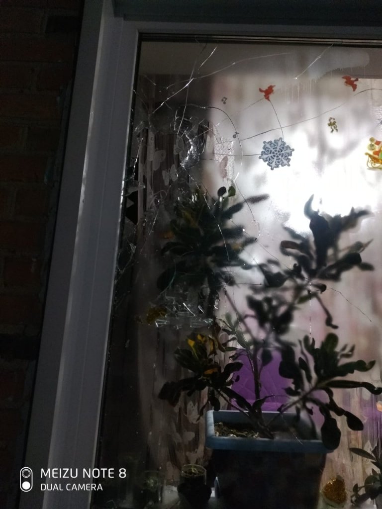 разбитое окно.jpg