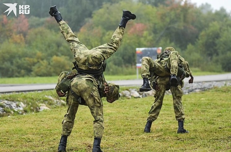 Боевой танец. Малазийские военные танцуют. Русские военные танцы. Боевой русский танец. Красивые танцы военных мужчин.