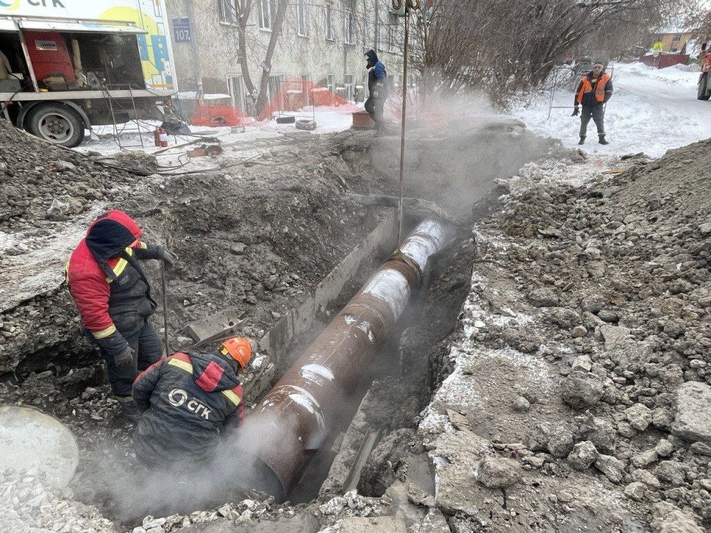 Коммунальный коллапс в Новосибирске: разрыв трубы и всевозможных рамок  приличного