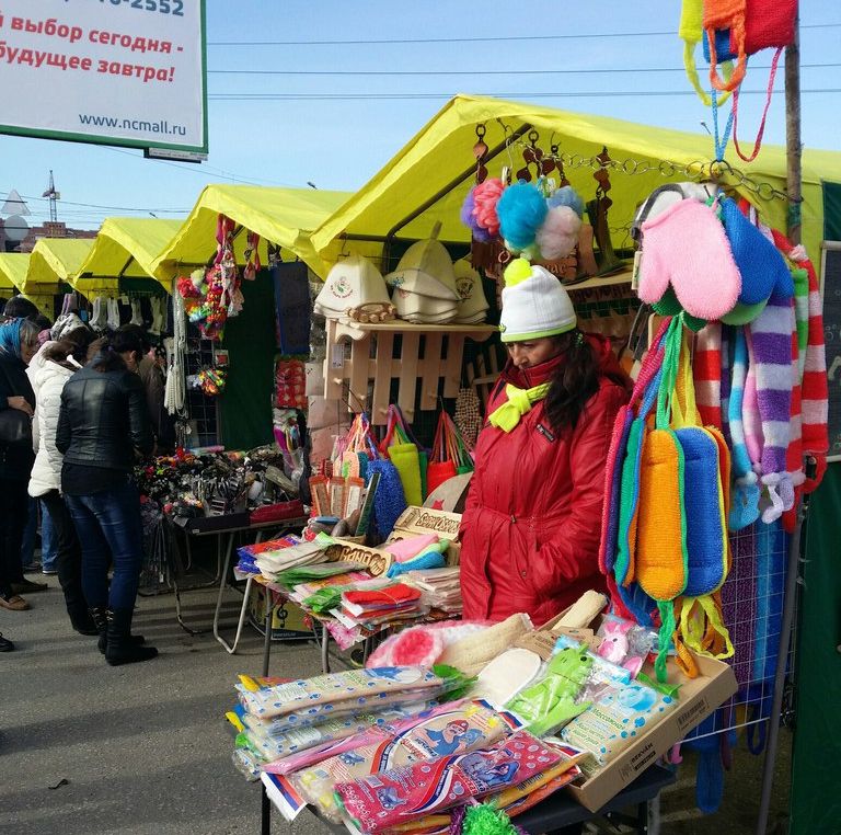 Продам рынок новосибирск. Рынок барахолка Новосибирск. Блошиный рынок в Новосибирске. Барахолка ярмарка.