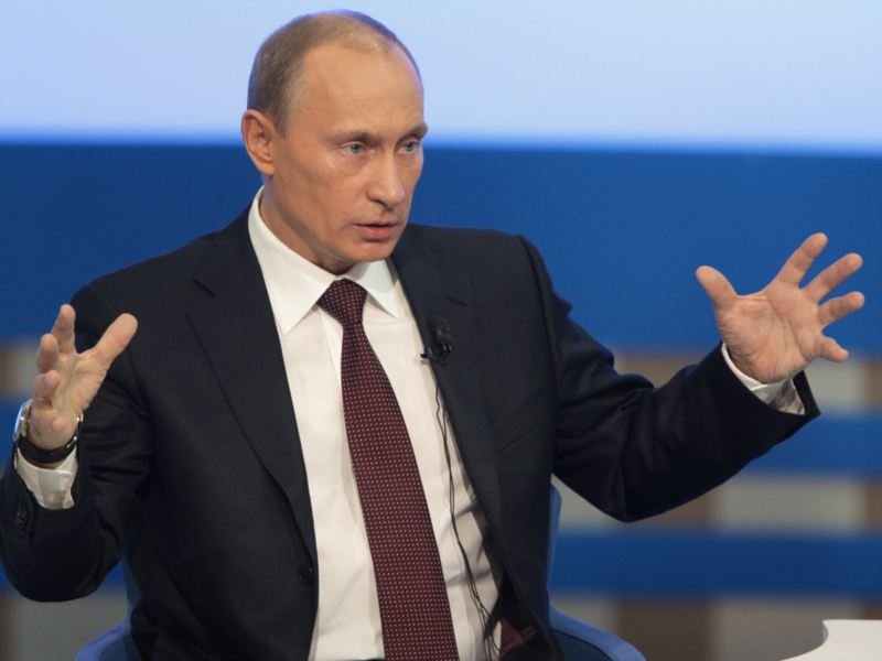 Владимир Путин пообещал контролировать рост цен на бензин