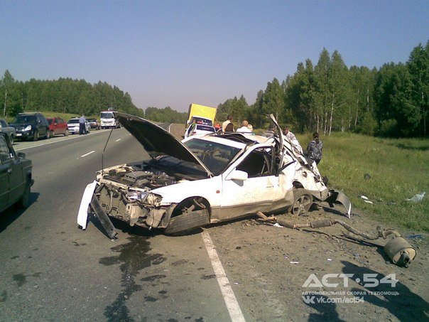 Девушка погибла в перевернувшемся на обочине автомобиле