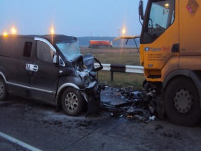 Заснувший за рулем водитель погиб в столкновении с грузовиком