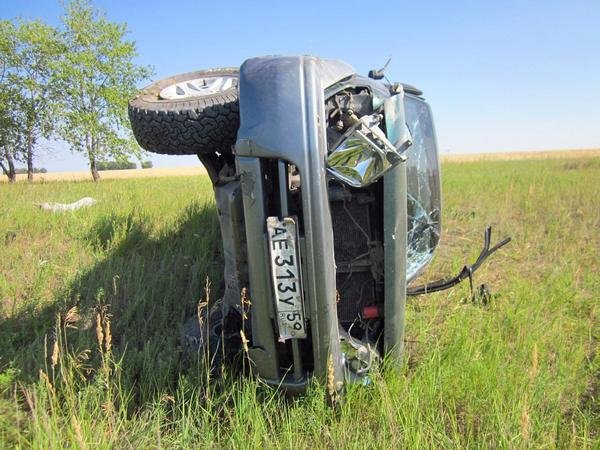Водитель и пассажир погибли в перевернувшемся автомобиле