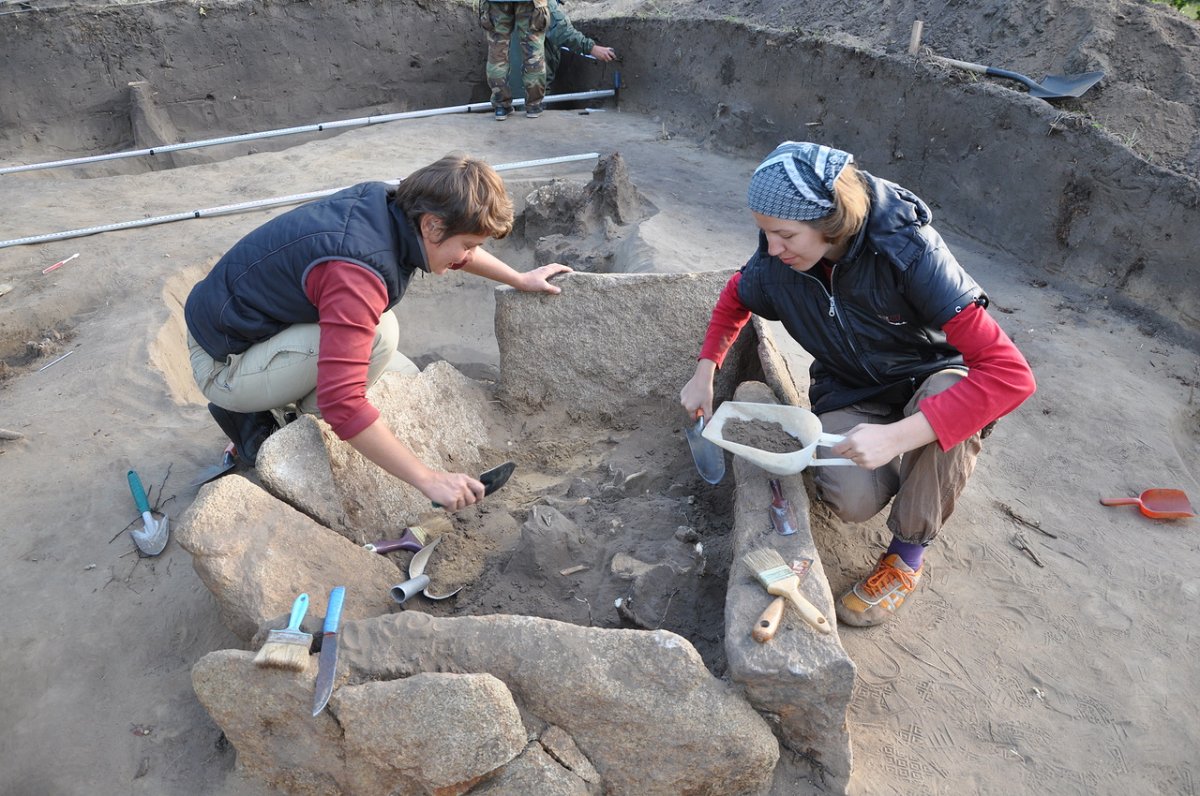 Археологи нашли единственный в Западной Сибири каменный гроб