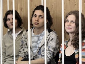 Адвокат Крестьянов потребовал привезти в Новосибирск осужденных участниц группы  Pussy Riot