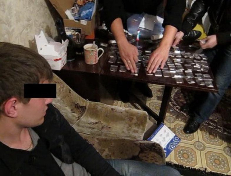 Полицейские изъяли у студентов-отличников 10 килограммов наркотиков