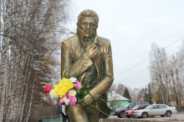 Скульптуру в память о Михаиле Зуеве открыли в Академгородке