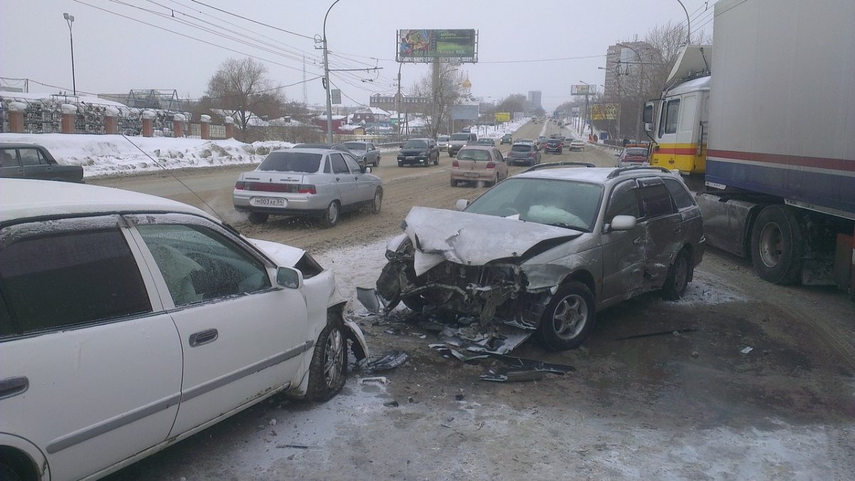 На улице Ватутина столкнулись четыре автомобиля 