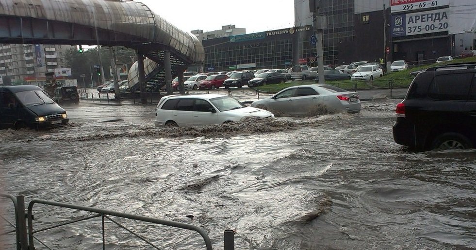 Ливень снова затопил Новосибирск и поставил город в пробках