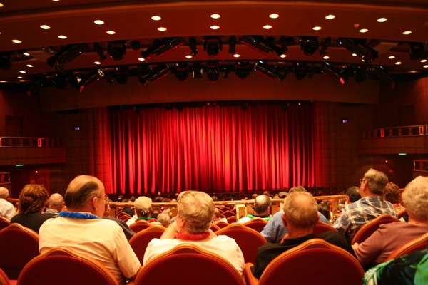 Новосибирцы чаще ходят в театры