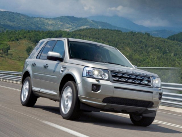 Чиновник продал себе казенный Land Rover за четверть цены