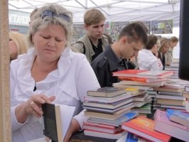 Министр Никонов пообещал бесплатные учебники всем школьникам
