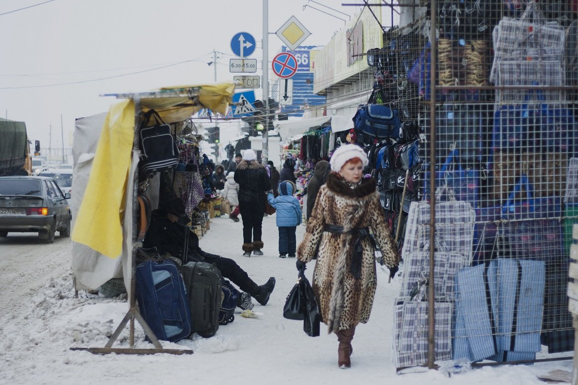 Барахолка новосибирск. Рынок на Маркса в Новосибирске. Вещевой рынок на Карла Маркса Новосибирск. Вещевой рынок в Новосибирске Восток. Гусинобродское шоссе Новосибирск рынок.