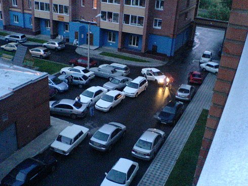 Женщина открыла стрельбу с балкона в Новосибирске