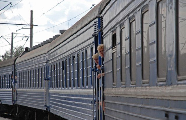 Подростки обкидывали электрички камнями в Новосибирске