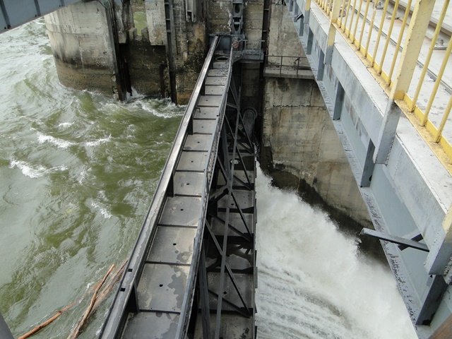 «Большая вода» с Алтая обрушилась на Новосибирскую ГЭС