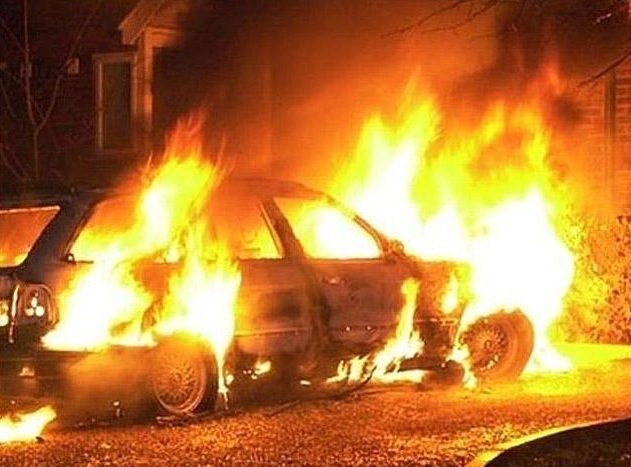 Поджигатели спалили более десятка машин в Новосибирске
