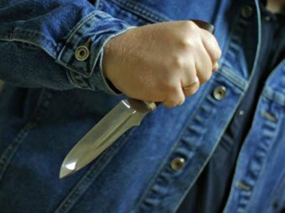 Вооруженный ножом мужчина нападал на девушек в Новосибирске