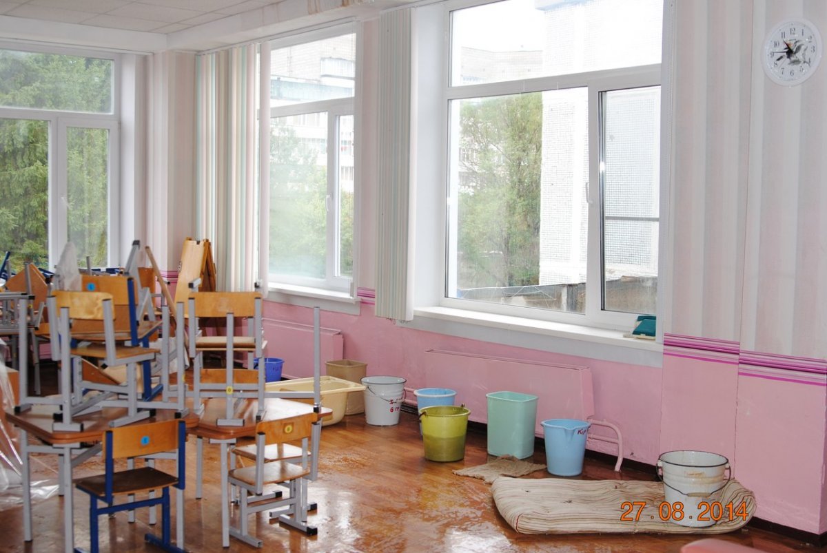 Две школы в Краснообске затопило накануне учебного года