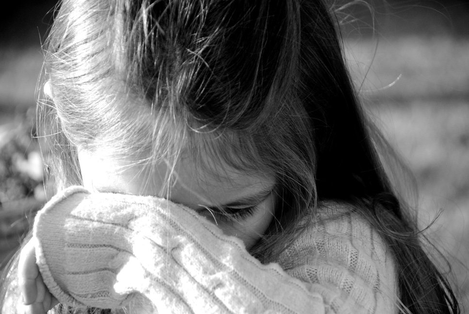 8-летнюю девочку изнасиловали в поселке в Новосибирской области
