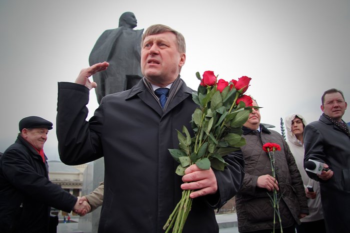 Локоть пообещал защитить памятник Ленину в Новосибирске
