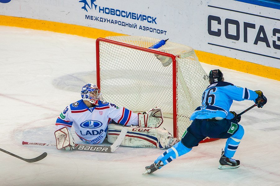 Хоккейная «Сибирь» добилась дома еще двух побед