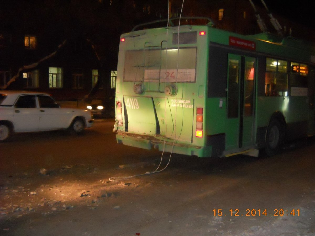 Пьяный «камазист» протаранил троллейбус в Новосибирске