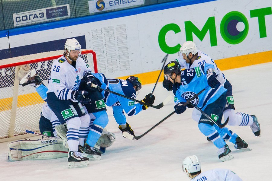 Хоккейная «Сибирь» одержала нелегкую победу над «Адмиралом»