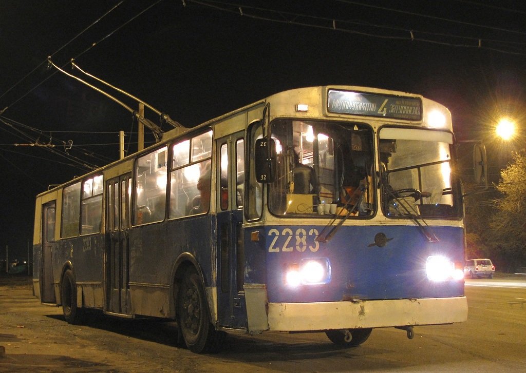 Водителям новосибирских троллейбусов задержали зарплату