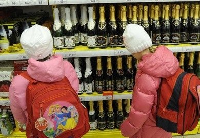 Мэр Новосибирска разрешил продавать алкоголь поближе к школам