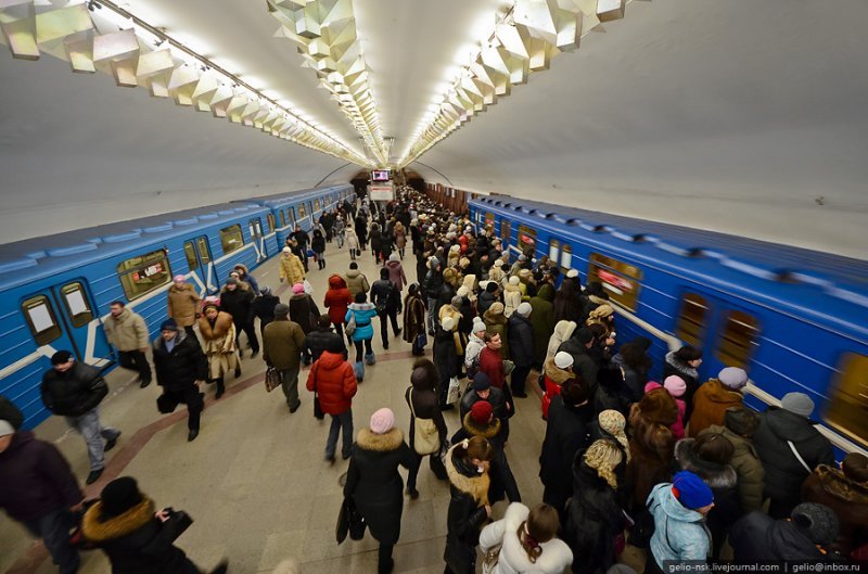 В новосибирском метро зазвучали песни Победы