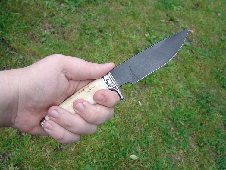 Мужчина напал с ножом на официантку в Академгородке