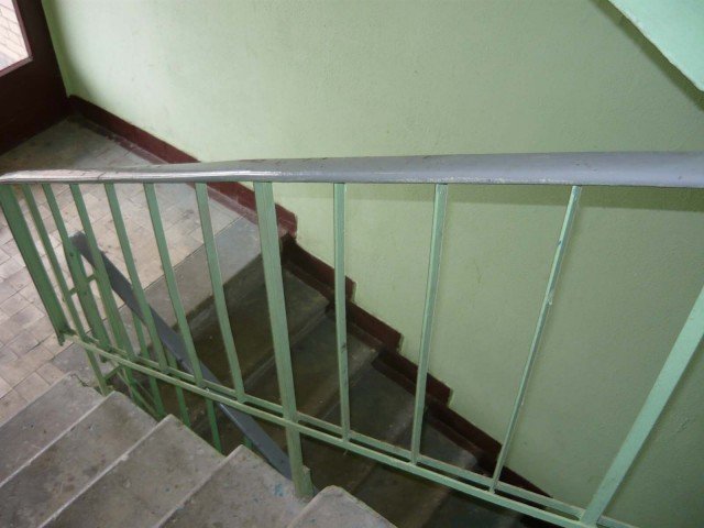 Новосибирец добился компенсации за падение с лестницы