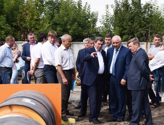 Городецкий проверил ремонт труб в Новосибирске