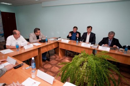Олигархов обсудили в Новосибирске