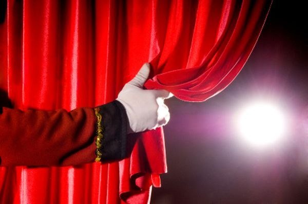 Новосибирцы разобрали билеты в театр на новогодние праздники