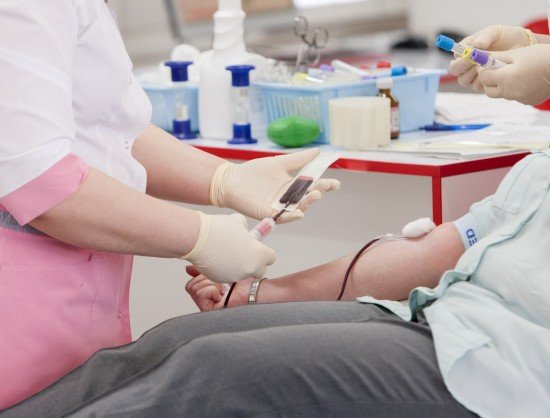 Новосибирские доноры за год сдали 44 тысячи литров крови 