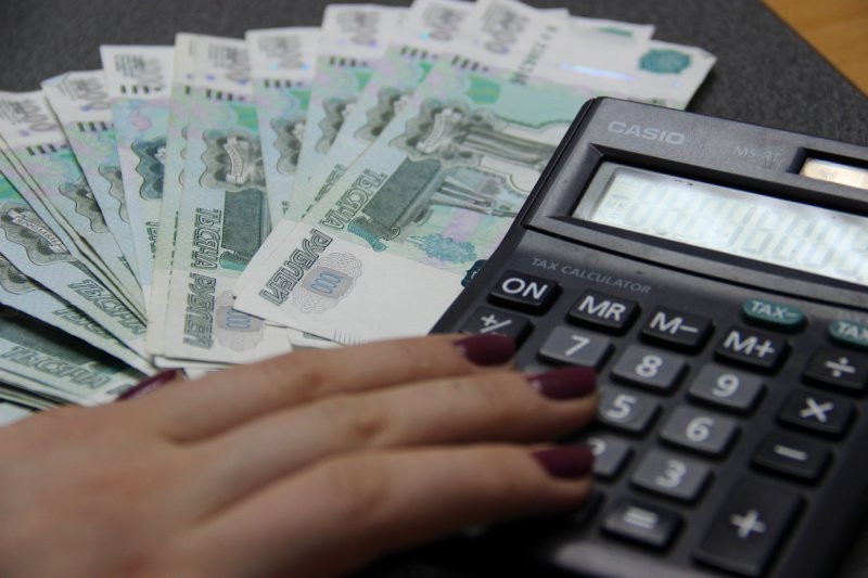 Зарплата госслужащих снизилась в Новосибирской области