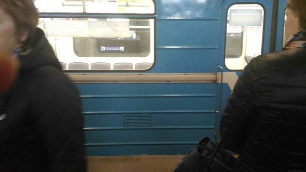 Сломавшийся поезд остановил движение в новосибирском метро