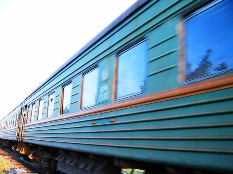 Сбитый поездом новосибирец умер через сутки 