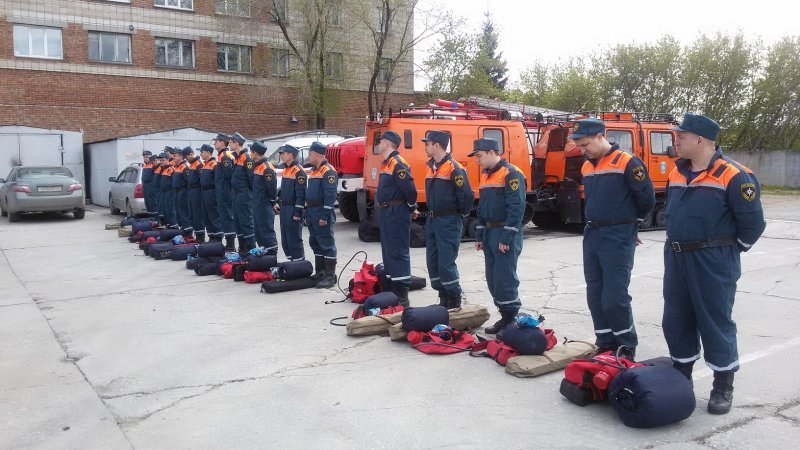 Новосибирские спасатели уехали тушить лесные пожары в Бурятию