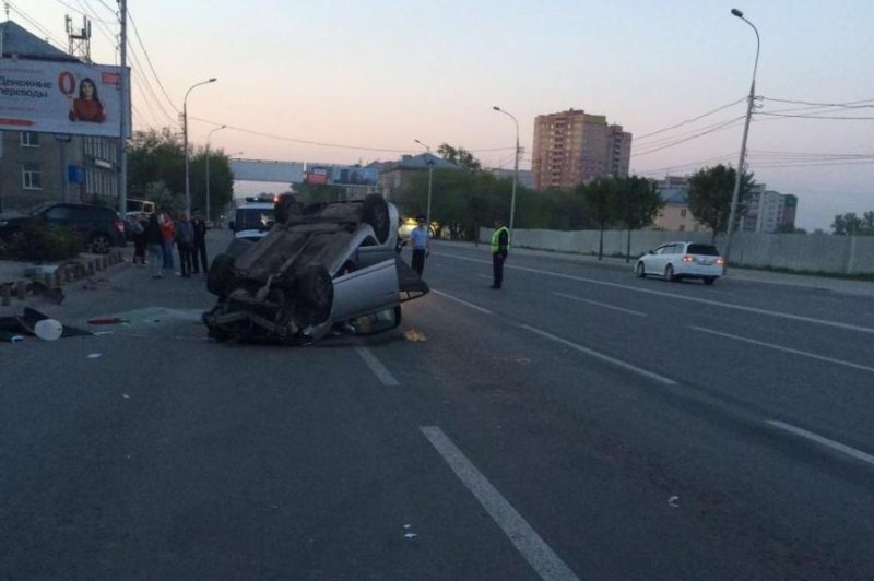 Пассажирка такси погибла в аварии на Большевистской